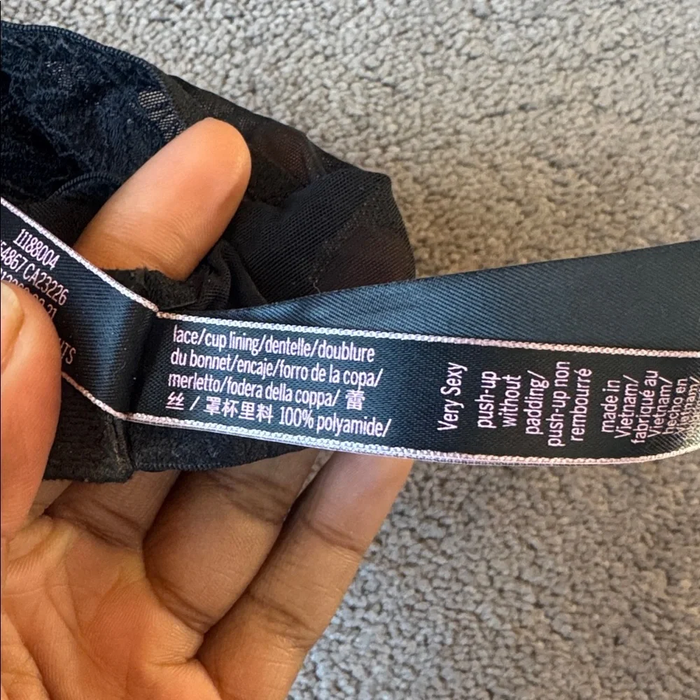 Victoria Secret Black Very Sexy Push Up Without Padding Bra SIZE 32C